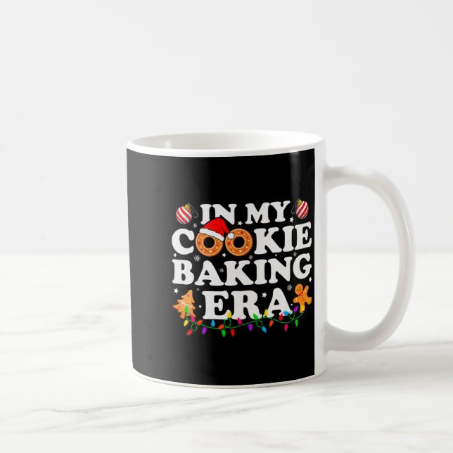 Mug In My Cookie Baking Era Groovy Christmas Tee Famil (Droite)
