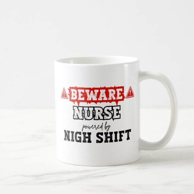 Mug Infirmière Alimentée Par Nuit Shift | Infirmière e (Droite)