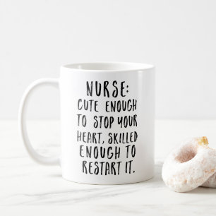 Mug Infirmière : Assez mignonne pour arrêter votre coe