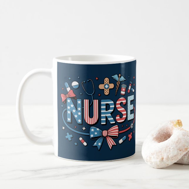 Mug Infirmière du drapeau américain patriotique (Avec donut)