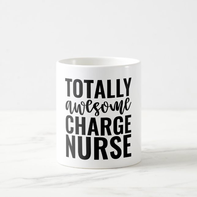 Mug Infirmière en charge totalement géniale (Centre)