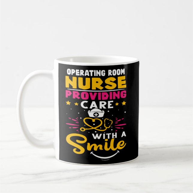 Mug Infirmière en salle d'opération pour soigner avec  (Gauche)