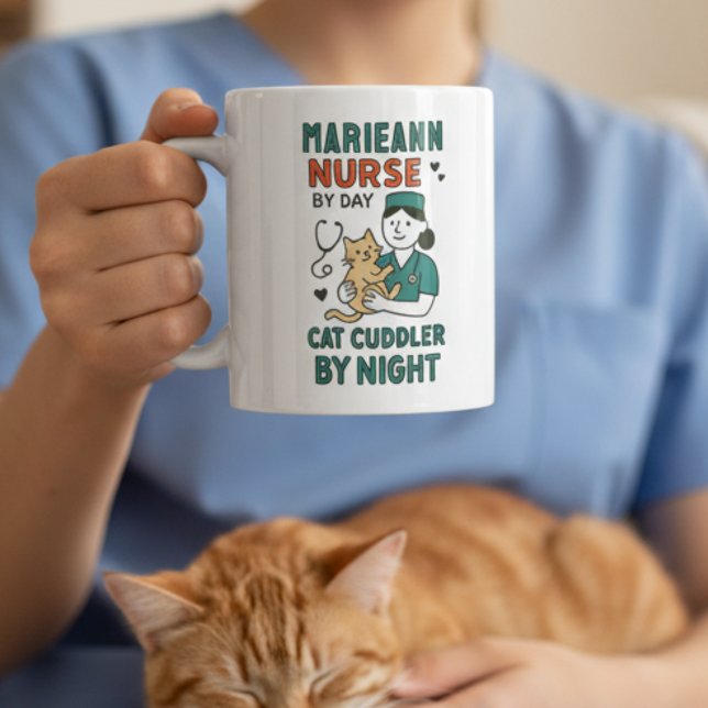 Mug Infirmière le jour, câlineuse de chat la nuit – J' (Créateur téléchargé)