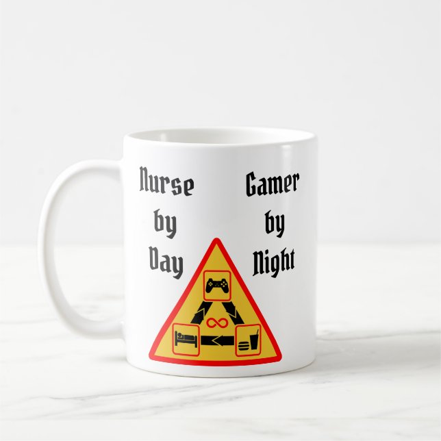 Mug Infirmière le jour, joueuse la nuit (Gauche)