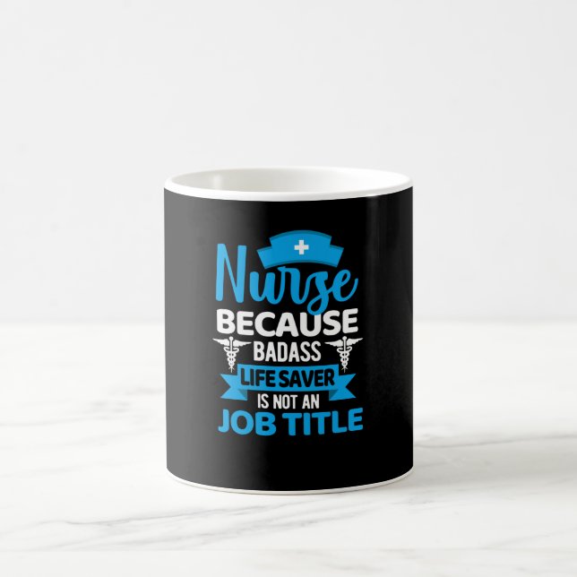 Mug Infirmière parce que sauveur de vie de badass - in (Centre)