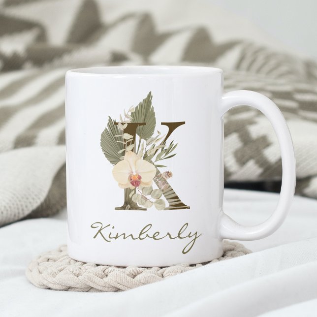 Mug Initiale K Boho Floral Orchid Green Nom personnali (A personalized coffee mug with a floral design and your initial. Perfect for a cozy morning.)