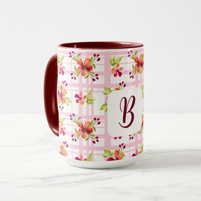 Mug Initiale personnalisée sur les fleurs de baies rou (Devant gauche)