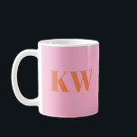 Mug Initiales du Monogramme rose moderne personnalisée<br><div class="desc">Initiales du Monogramme orange rose moderne personnalisée</div>