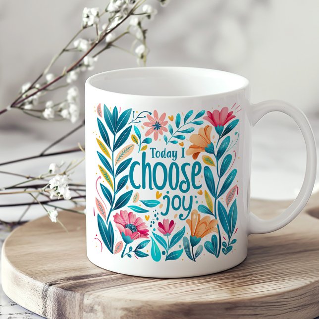 Mug Inspiration florale turquoise et corail Autosoins (Teal and Coral Floral Inspiration Self-Care Coffee Mug on a boho kitchen table.)