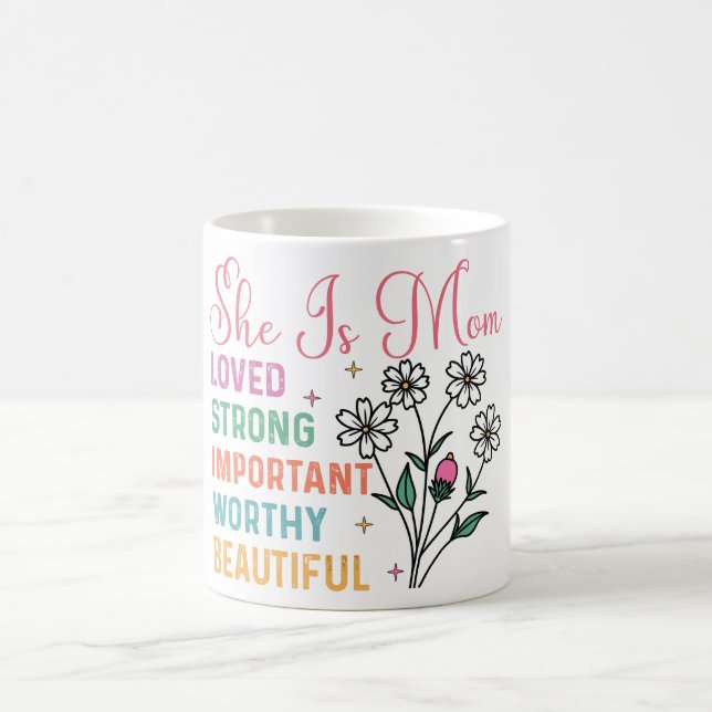 Mug Inspirationnelle Elle Est Maman Aimée (Centre)