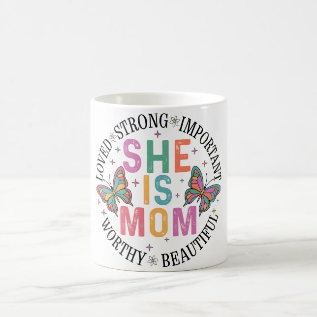 Mug Inspirationnelle Elle Est Maman Aimée (Centre)