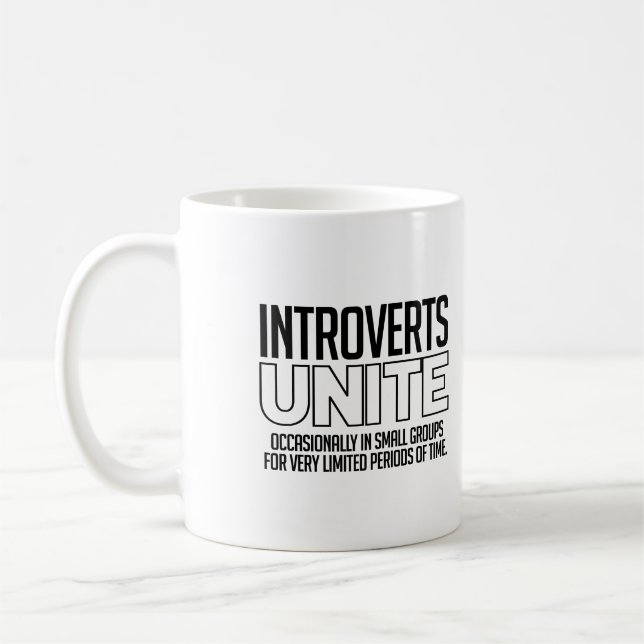 Mug Introvertis unissez-vous : Occasionnellement (Gauche)