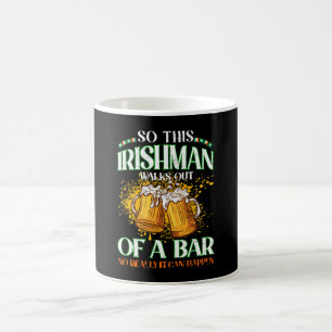Mug Irlandais buvant de la bière St. Patrick's Day
