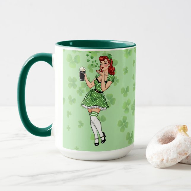 Mug Irlandaise pin up amatrice de bière (Avec donut)