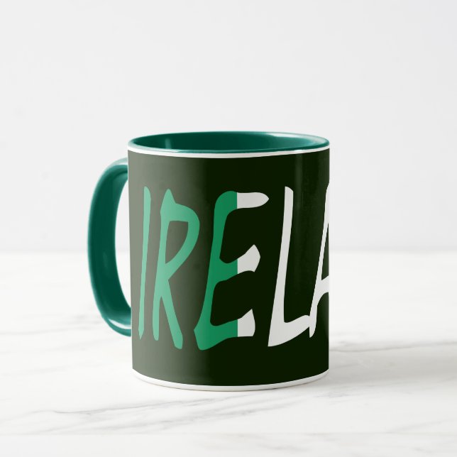 Mug Irlande écrasée sur le drapeau irlandais (Devant gauche)