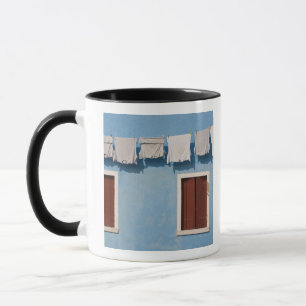 Mug Italie, Burano. Linge pendu et fenêtres le long