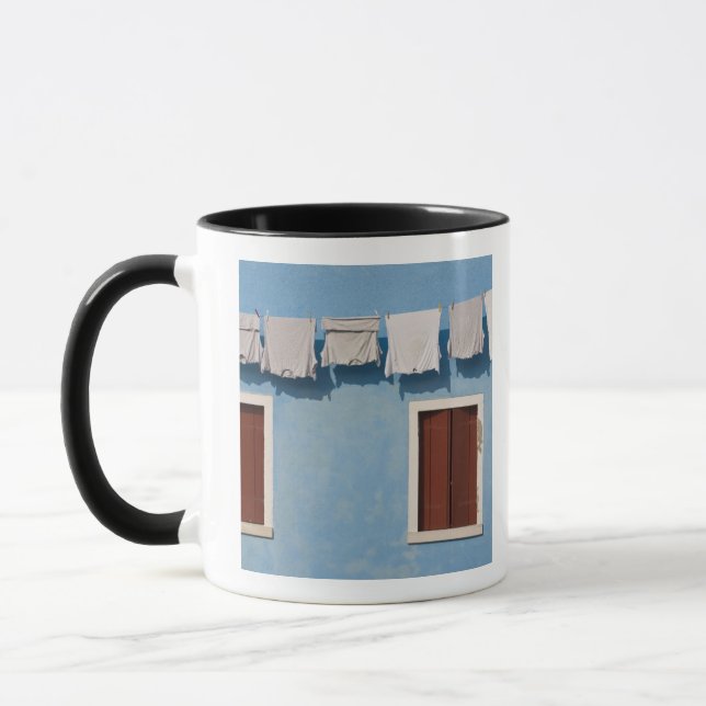 Mug Italie, Burano. Linge pendu et fenêtres le long (Gauche)