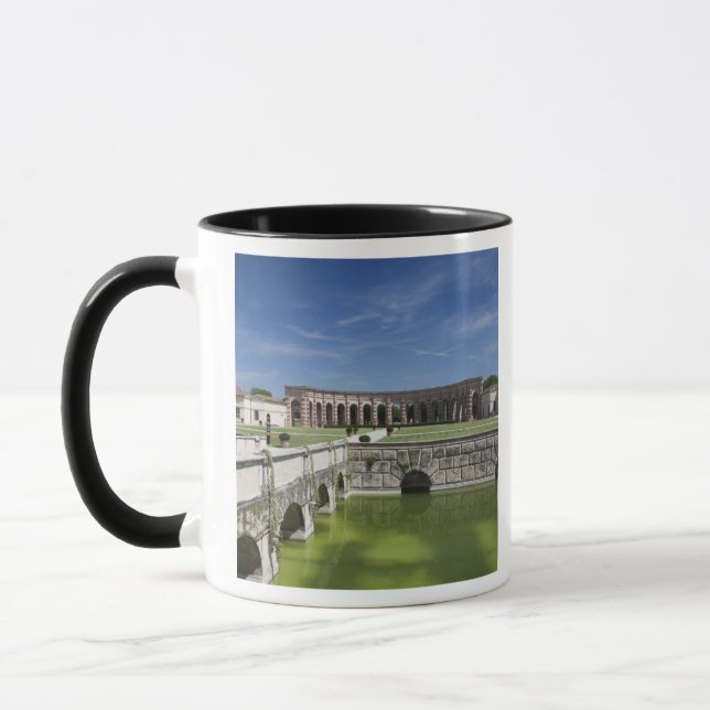 Mug Italie, province de Mantoue, Mantoue. Cour intérie (Gauche)