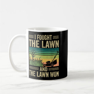 Mug J'ai combattu la pelouse et la pelouse a gagné drô