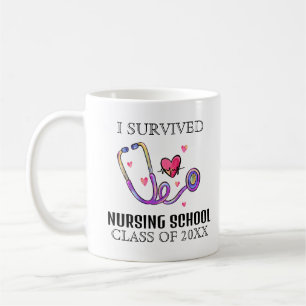 Mug J'ai survécu à l'école de soins infirmiers Grad