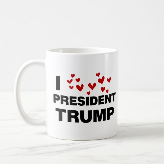 Mug J'aime les coeurs du président Trump (Gauche)