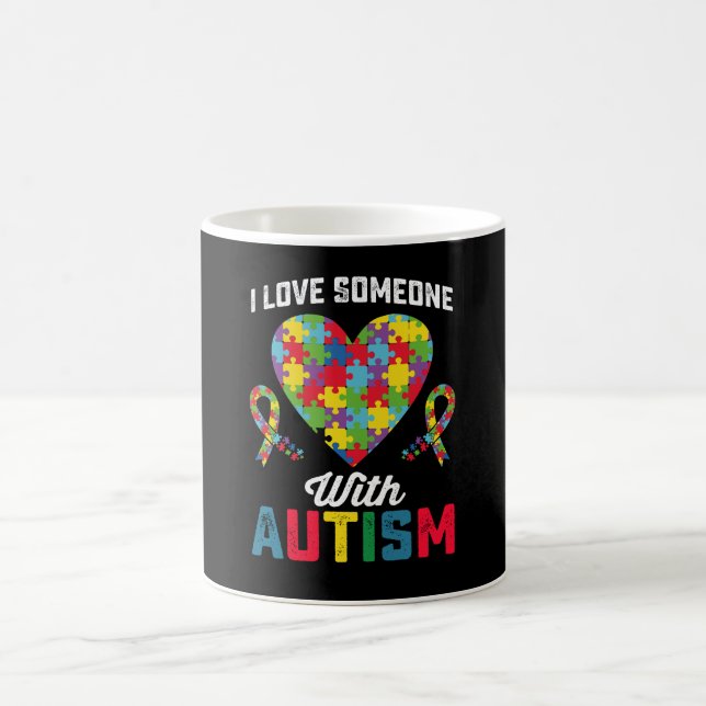 Mug J'Aime Quelqu'Un Avec Sensibilisation sur l'autism (Centre)