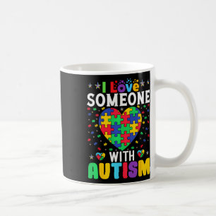 Mug J'aime quelqu'un avec une sensibilisation à l'auti