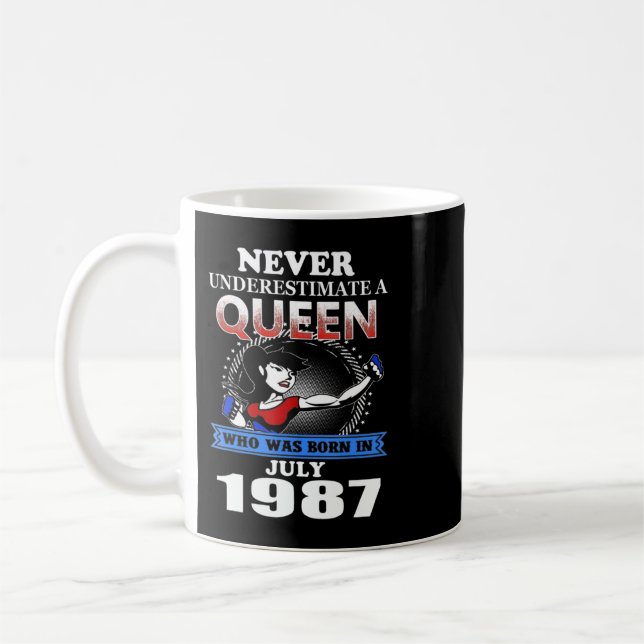 Mug JAMAIS SOUS-ESTIMER UNE Reine Née en juillet 1987  (Gauche)