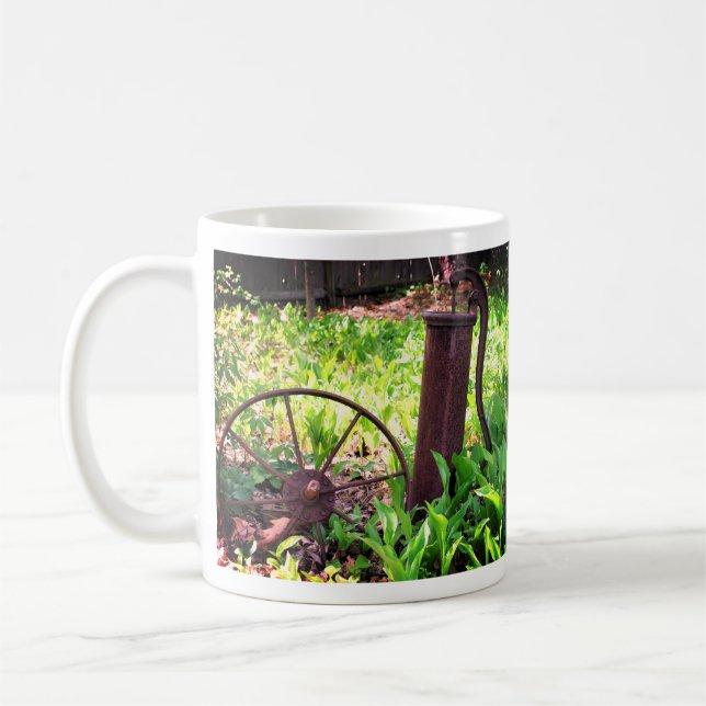 Mug Jardin fleuri des objets rouillés (Gauche)