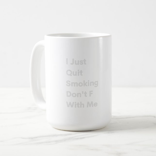 Mug J'arrête de fumer, ne me suis pas accompagnée (Devant gauche)