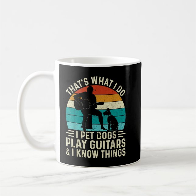 Mug J'attaque les chiens, je joue de la guitare et des (Gauche)