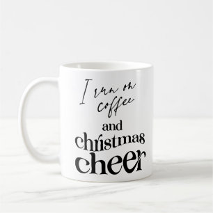 Mug Je Cours Sur Le Café Et La Soirée De Noël