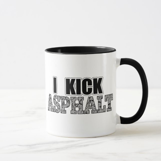Mug Je donne un coup de pied l'asphalte (Droite)