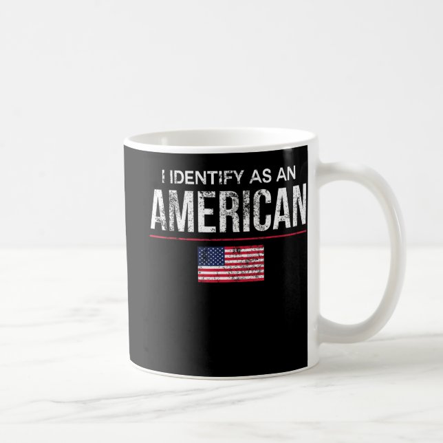 Mug Je m'identifie comme un Américain Non Identité Pol (Droite)