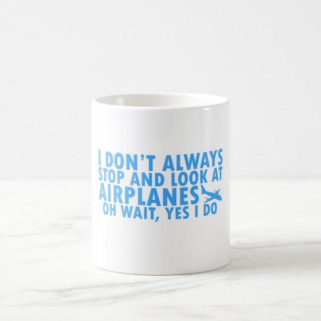 Mug Je ne m'arrête pas toujours et je regarde les avio (Centre)