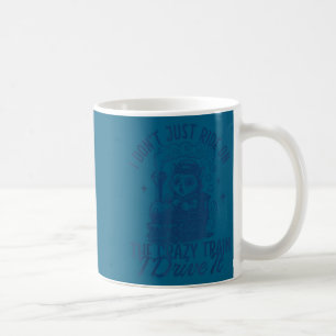 Mug Je ne monte pas juste sur un train fou, je le cond