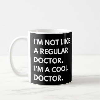 Mug Je ne suis pas comme un médecin ordinaire Je suis