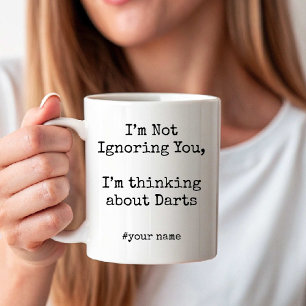 Mug Je ne vous ignore pas, je pense aux fléchettes
