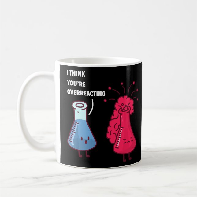 Mug Je pense que vous réagissez trop, Chimie Nerd drôl (Gauche)