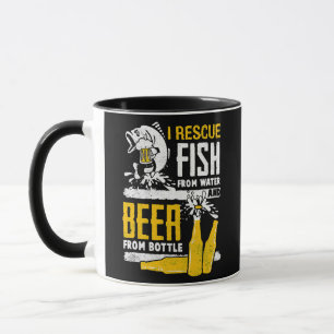 Mug Je Secourt Du Poisson À Partir De L'Eau Et De La B