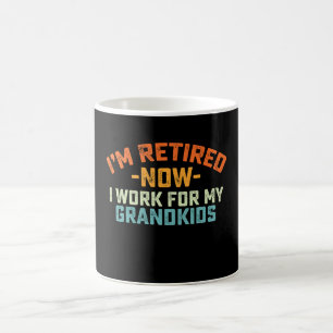 Mug Je suis à la retraite maintenant je travaille pour