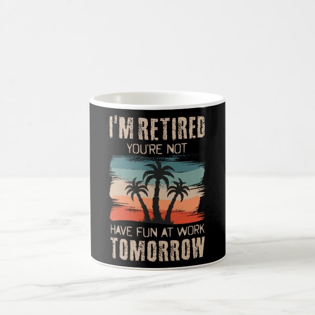 Mug Je suis à la retraite, tu ne t'amuses pas au trava (Centre)