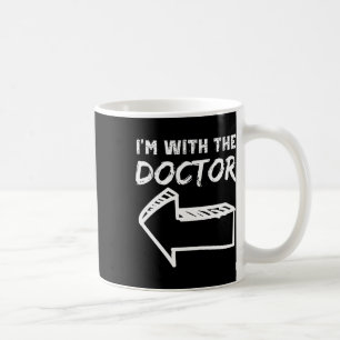 Mug Je suis avec le docteur Left Arrow Drôle Halloween