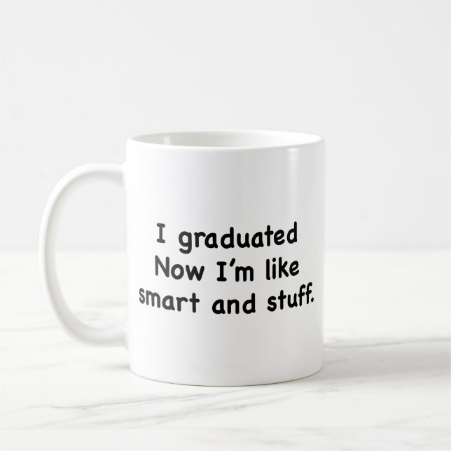 Mug Je suis diplômé. Maintenant, je suis intelligent e (Gauche)