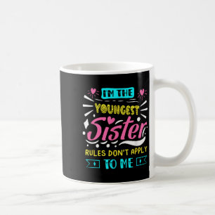Mug Je suis la plus jeune sœur, les règles ne s'appliq
