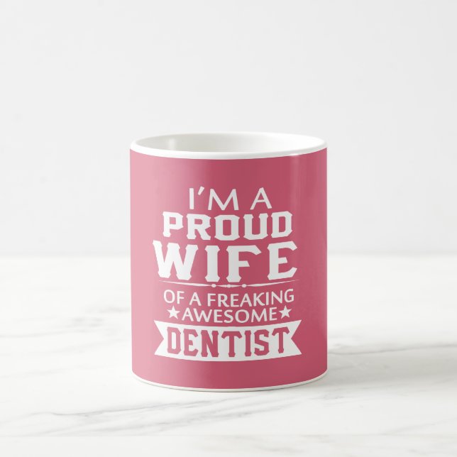 Mug Je suis l'ÉPOUSE du DENTISTE FIER (Centre)