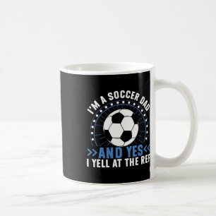 Mug Je suis un papa foot et oui je crie sur l'arbitre