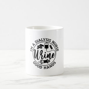 Mug Je suis une infirmière de dialyse de bonnes mains