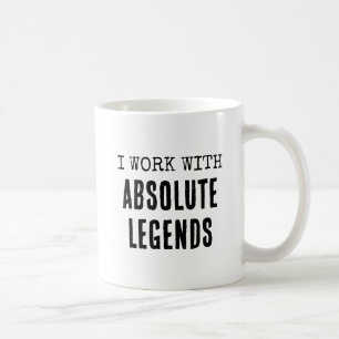 Mug Je travaille avec une légende absolue Drôle Travai