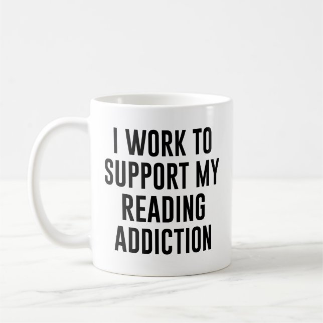 Mug Je travaille pour soutenir ma dépendance à la lect (Gauche)